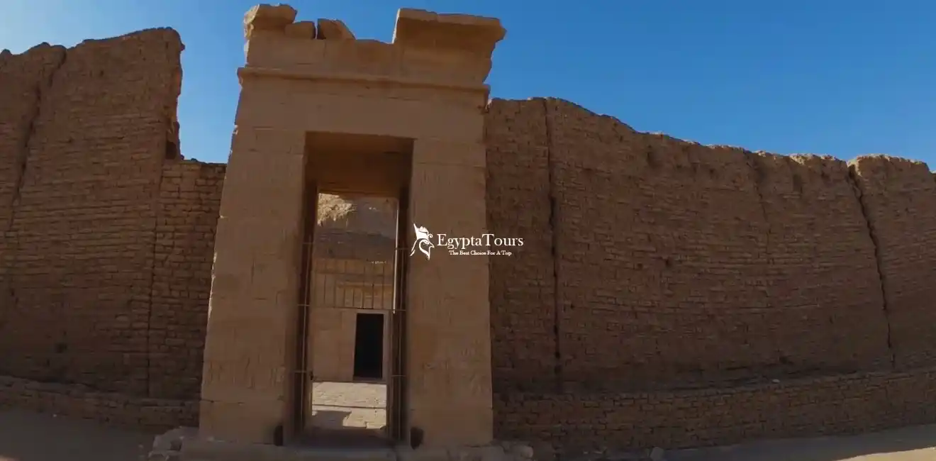 Luxor-Egypt-Tourist-Attractions-Madinet-Habu-EgyptaTours