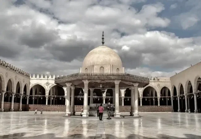Amr-Ibn-Al-Aas-Mosque-Featured-Image-Oldest-Mosque-In-Egypt-EgyptaTours