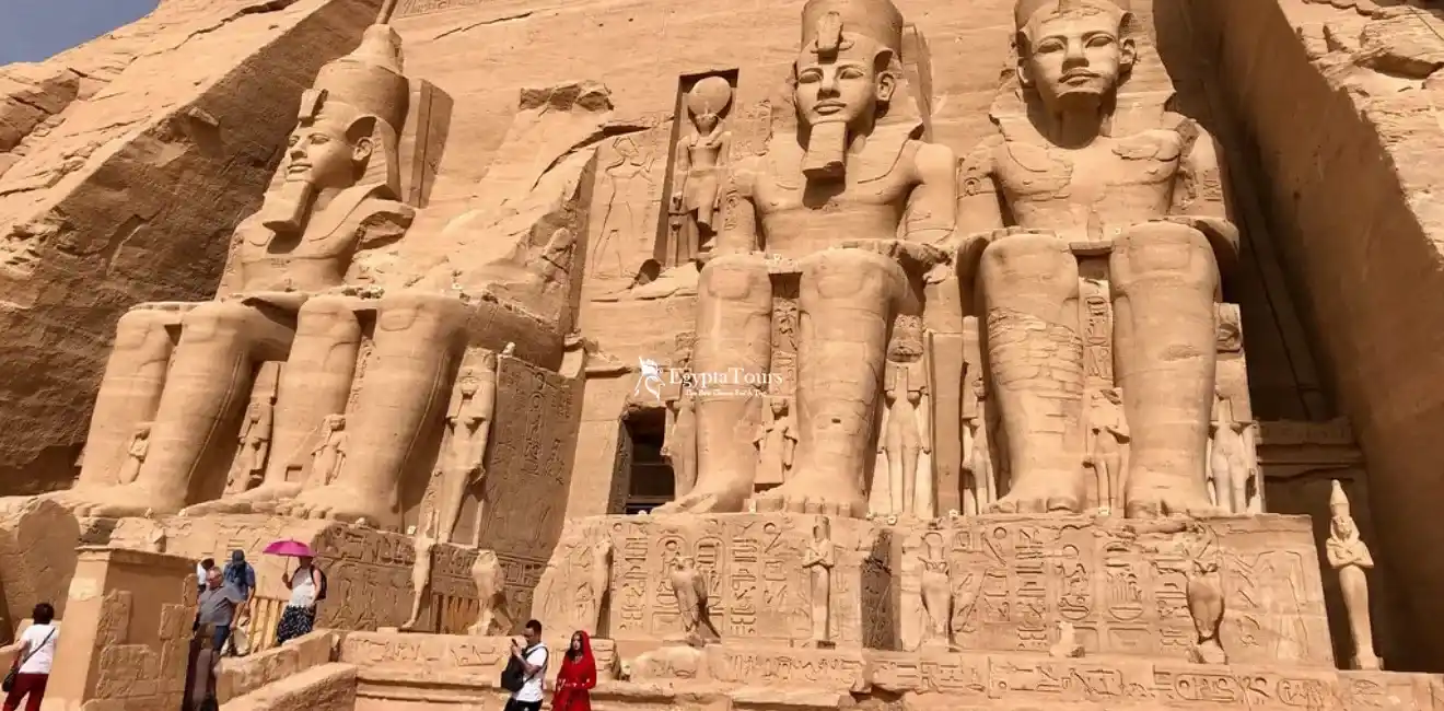 Abu Simbel Temple: Unlock The Treasures 8 Abu-Simbel-Construction-EgyptaTours