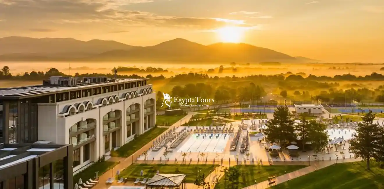 Accommodatio-and-Restaurants-Near-by-the-Valley-of-the-Kings-EgyptaTours