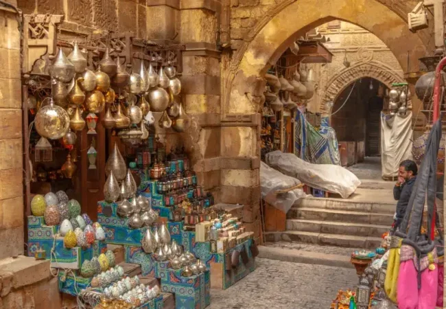 khan-EL-Khalili-Bazaar-EgyptaTours