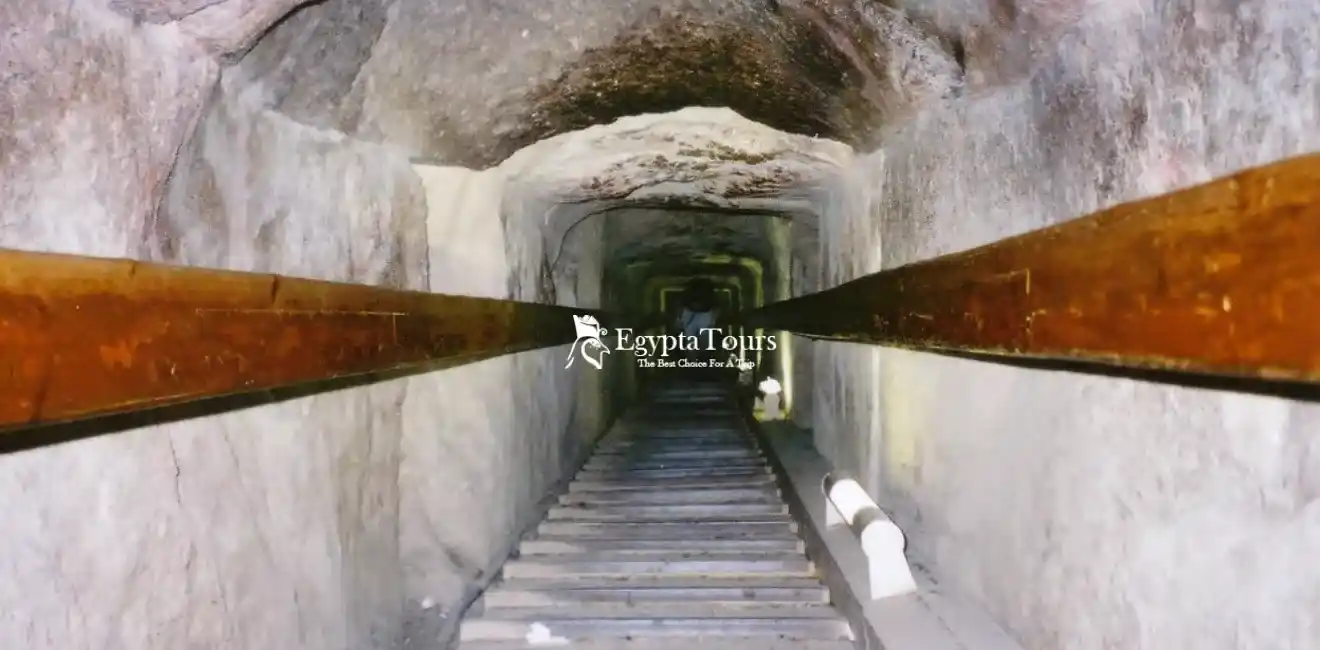Inside-Khafre -Pyramid-EgyptaTours