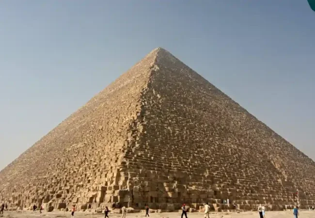 The-Great-Pyramid-of-Giza-Ultimate-Guide-to-Egypt’s-Most-Famous-Pyramid-Featured-Image-EgyptaTours
