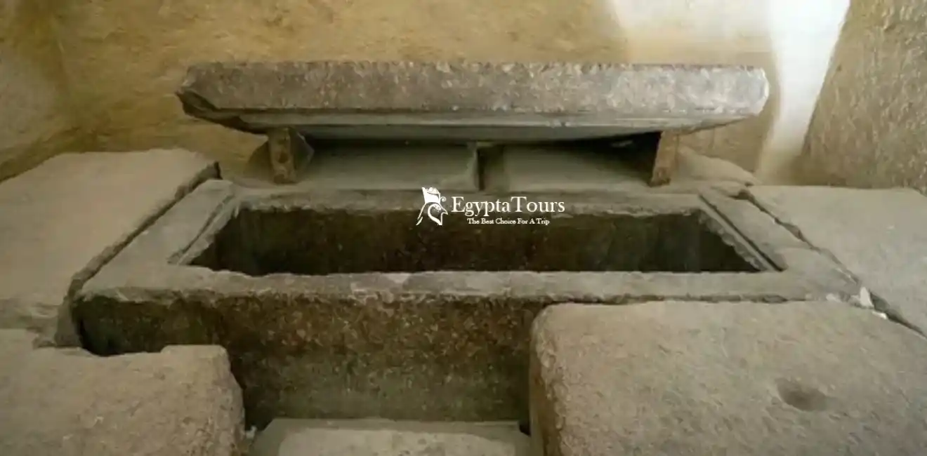 The-Pyramid-Khafre-Interior-Design-Entrances-and-Burial-Chamber-EgyptaTours