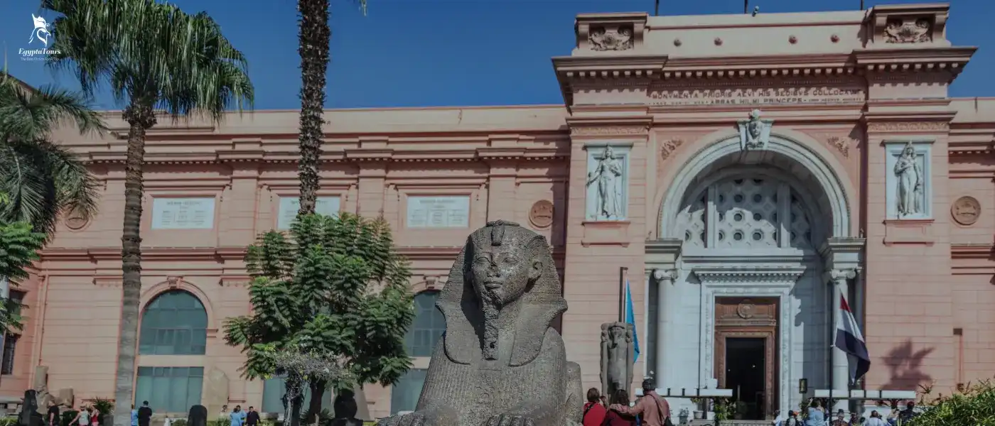 Egypt-Tours-Packages-From-USA-Visiting-Egyptian-Museum