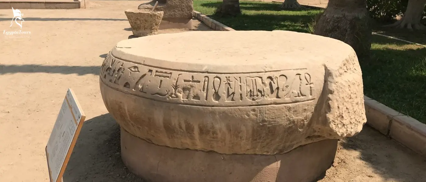 Column-of-King-Merneptah-EgyptaTours