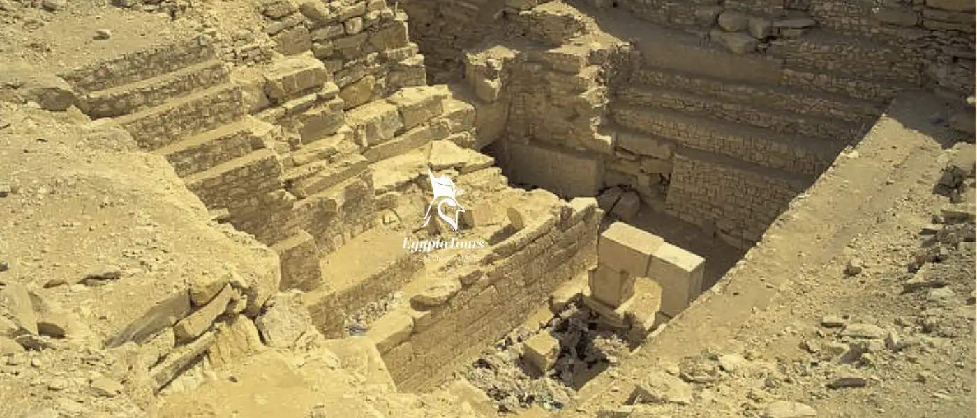 Pyramid-complex-of-King-Neferefre-EgyptaTours