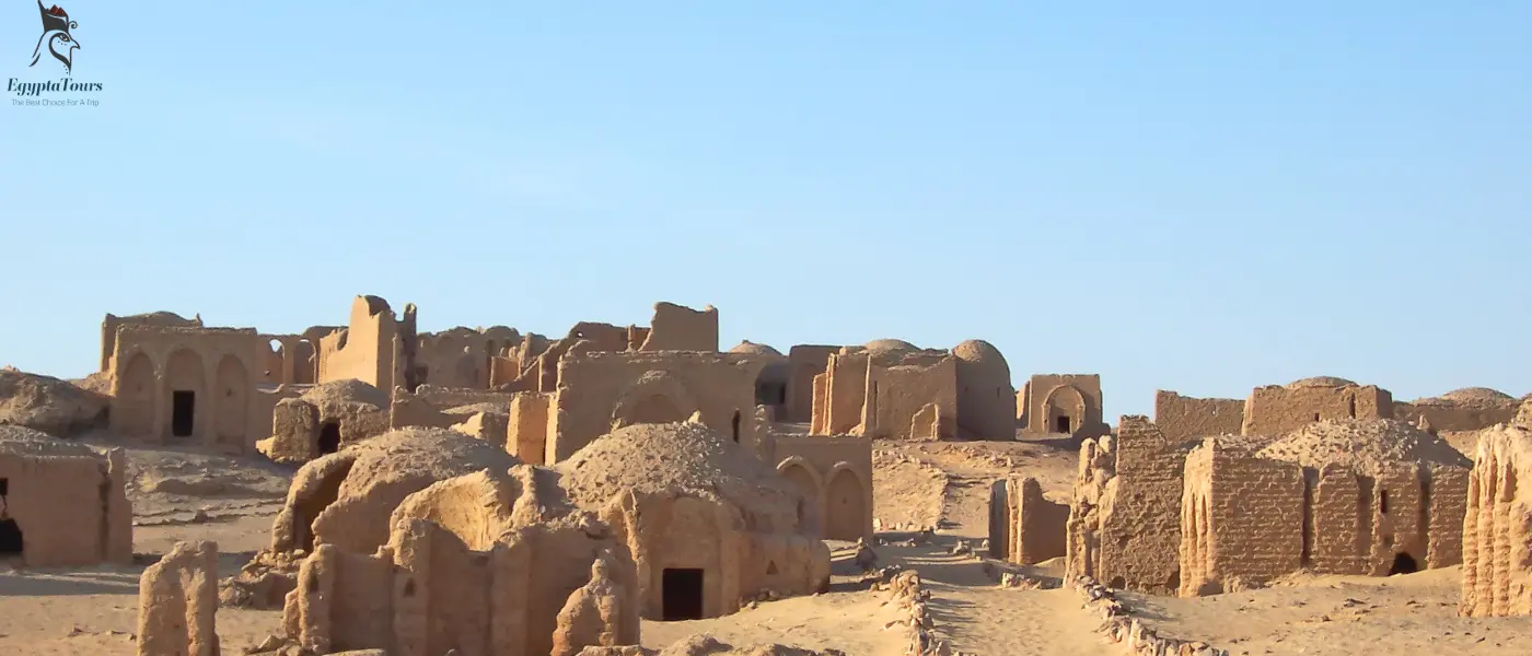 Other-majestic-monuments-in-Kharga-Oasis