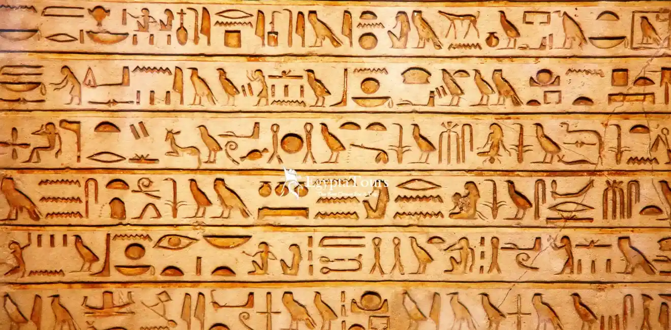 Symbolism-and-Style-in-Papyrus-Paintings-EgyptaTours