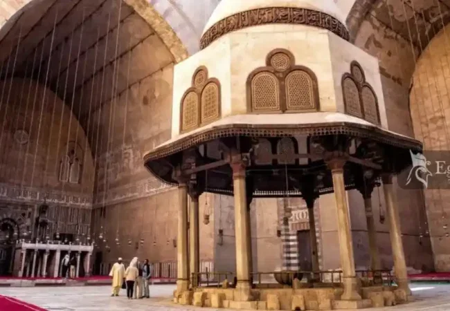 The-Mosque-Madrasa-of-Sultan-Hassan-The-Pyramid-of-Islamic-Architecture-EgyptaTours-Featured-Image
