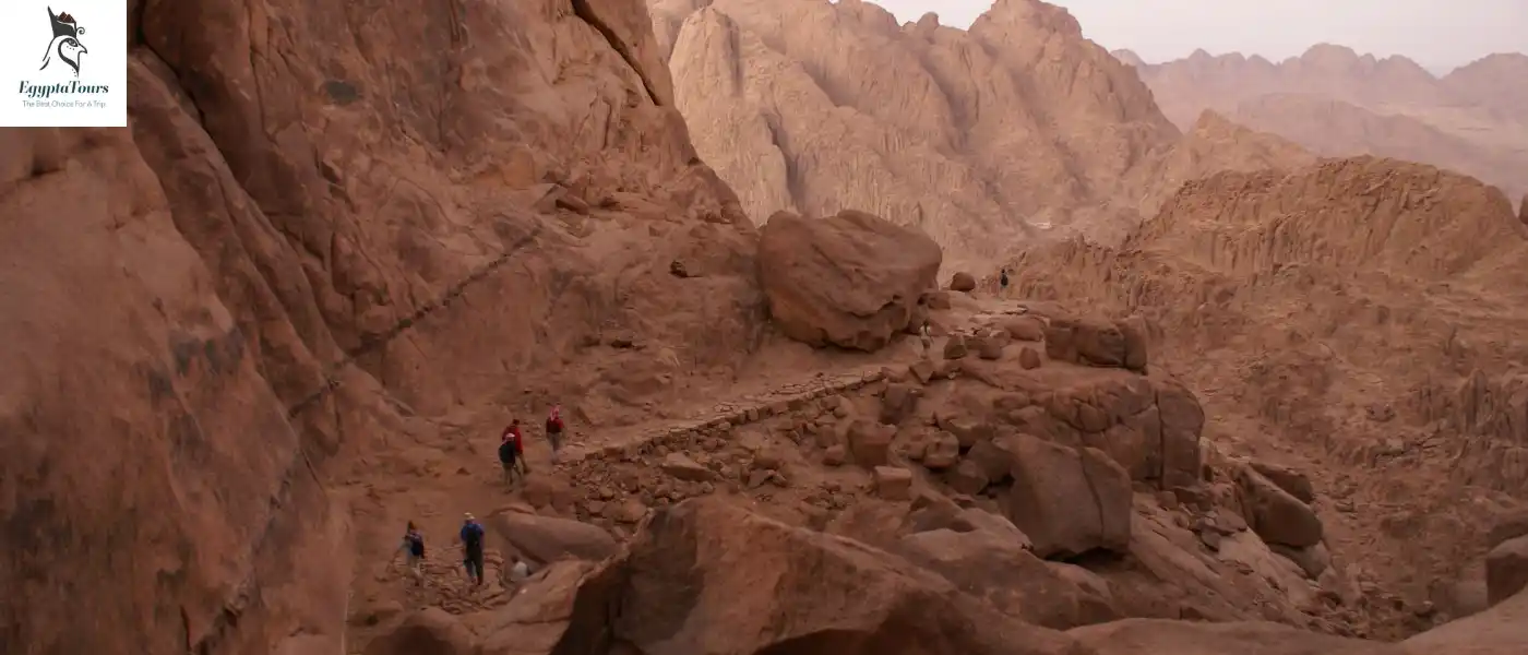 Mountain-Climbing-Egypt-Outdoor-Activities-EgyptaTours