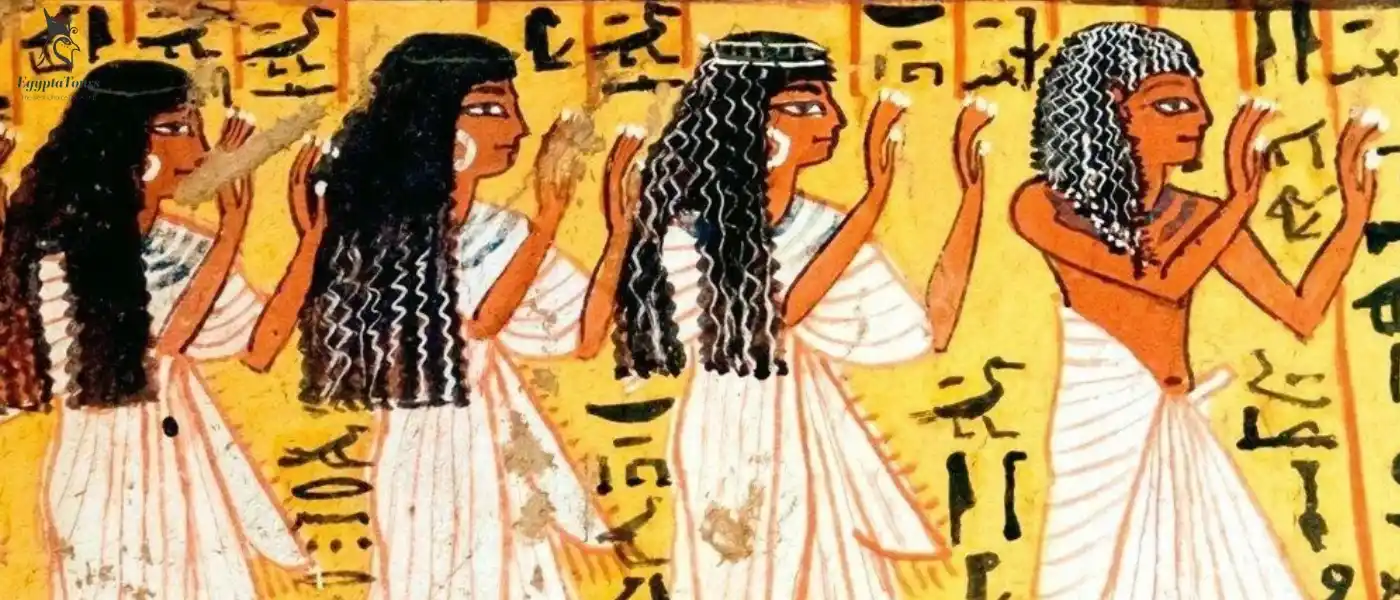 Women's-clothing-in-ancient-Egypt-EgyptaTours