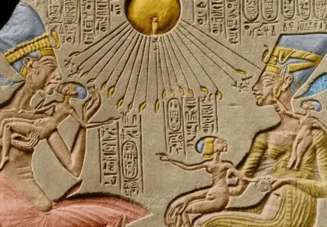 Akhenaten-and-the-Hymn-to-The-Aten-EgyptaTours