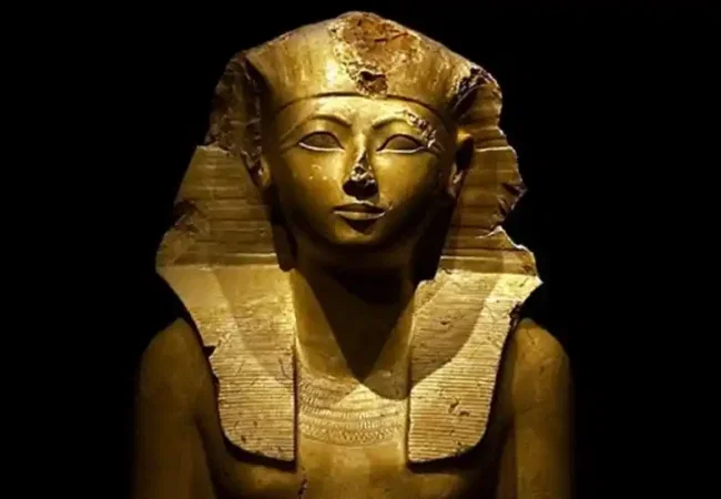 The-Divine-Birth-of-Queen-Hatshepsut-EgyptaTours