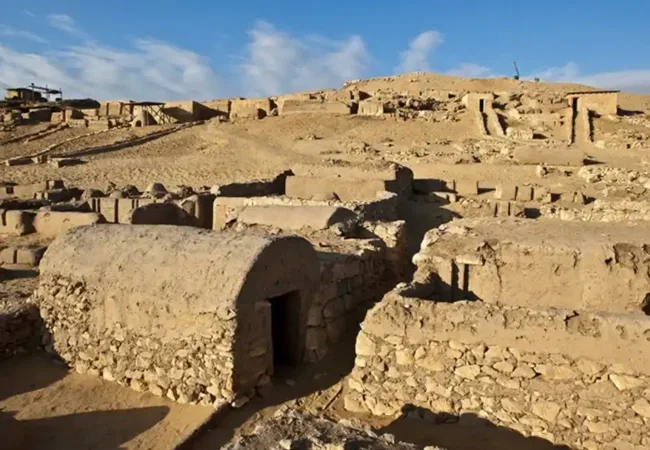 Giza-Workers-Village-EgyptaTours-Featured-Image