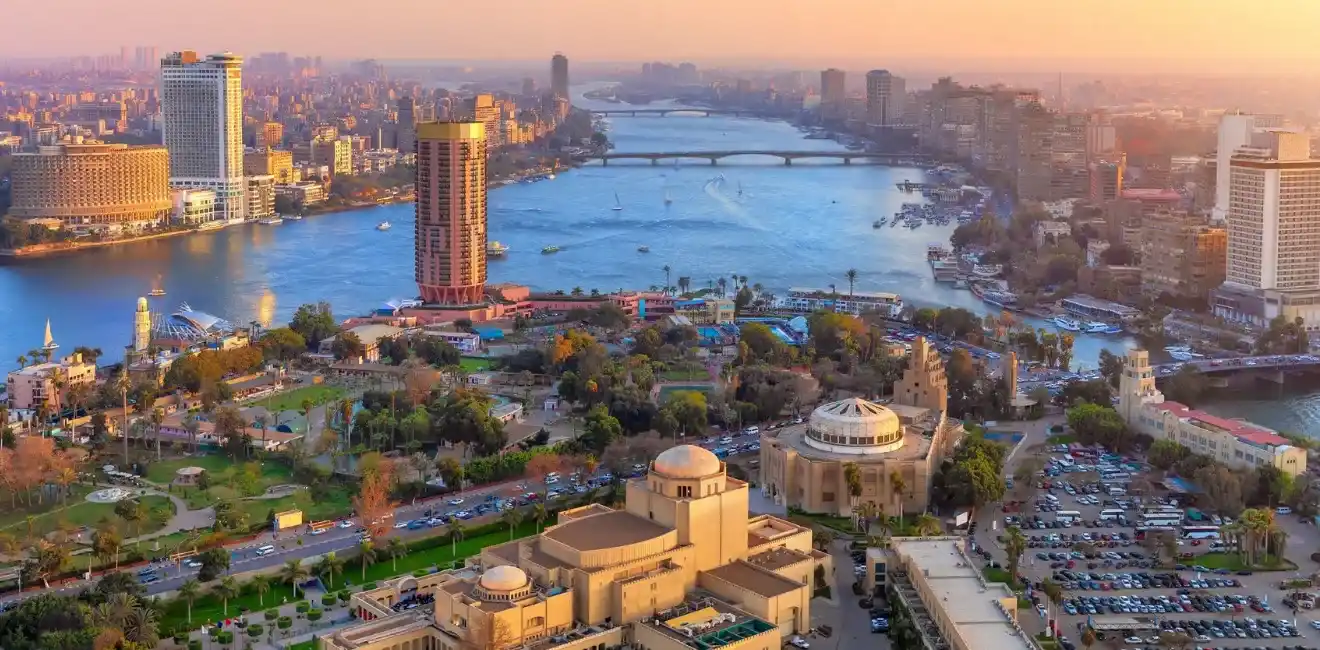 Tips-for-Visitors-When-Visiting-the-Corniche-EgyptaTours