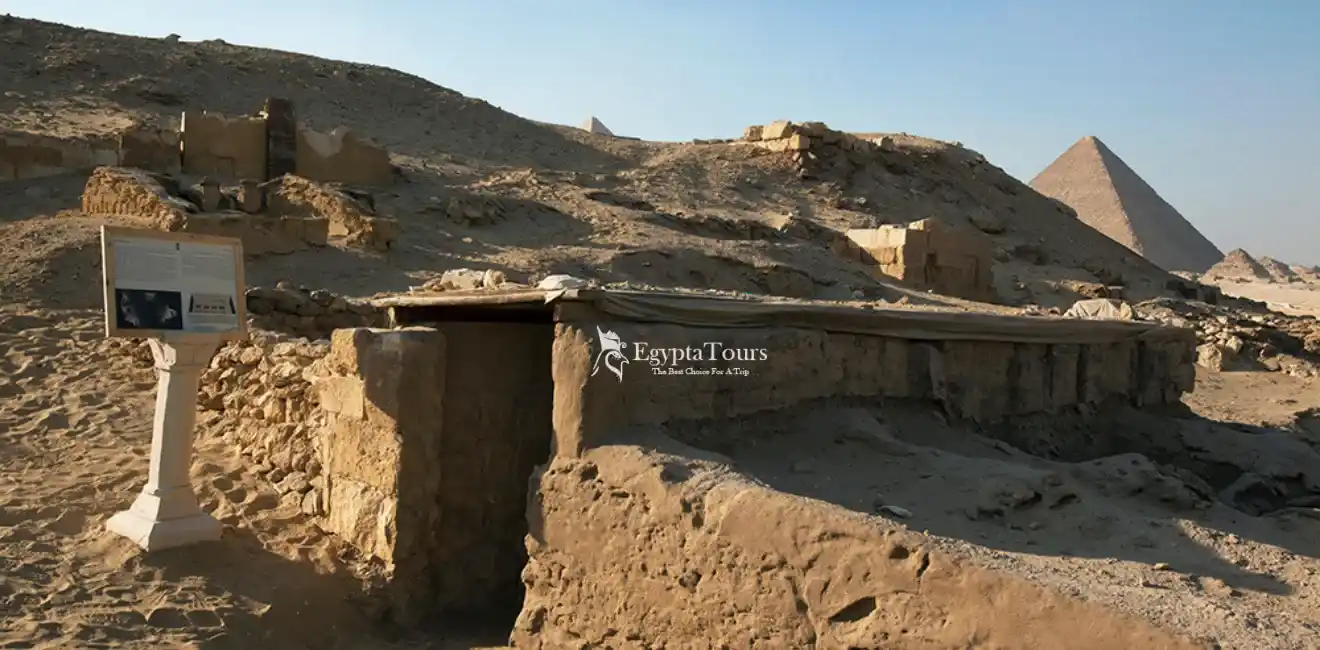 What-Do-You-See-in-Giza-Workers-Village-EgyptaTours
