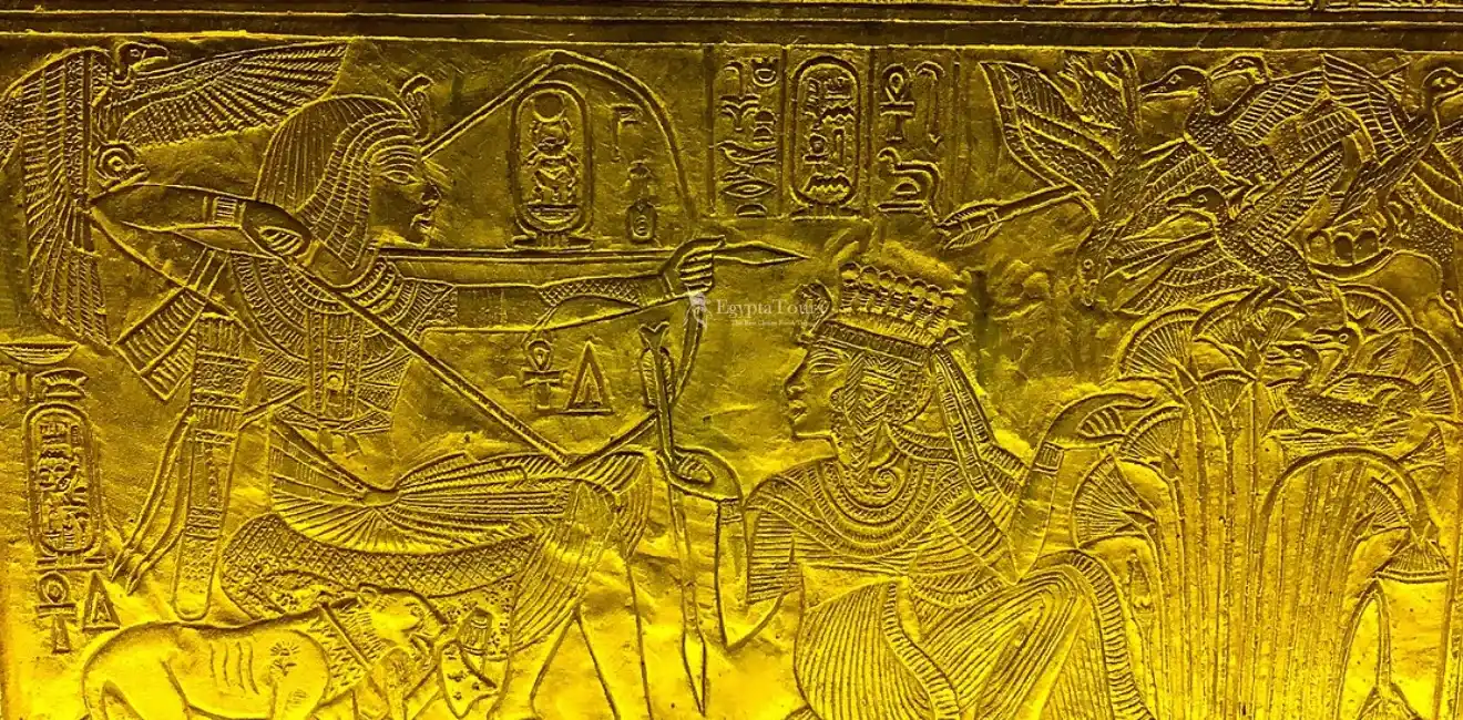Ankhesenamun-Handing-Arrow-To-Seated-Tutankhamun