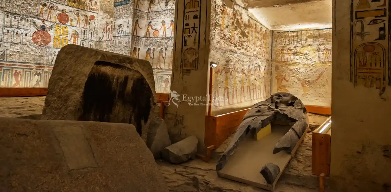 Tombs-Contents-Ancient-Egypt-Tomb-Robbers-EgyptaTours