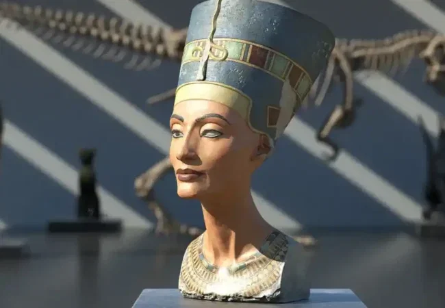 The- Nefertiti -Bust-EgyptaTours